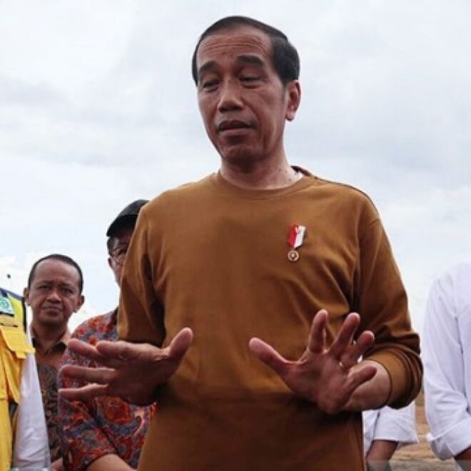 Presiden Jokowi Sebut Pemindahan IKN Gagasan Soekarno, Dokter Tifa: Tapi Kan Bung Karno Maunya Palangkaraya?
